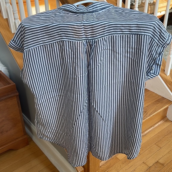 Women's Blouse - Picture 4 of 5